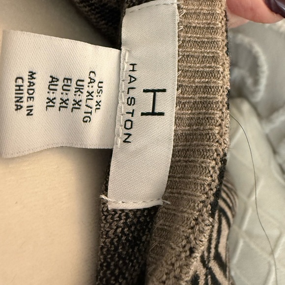 Halston sweater - Picture 6 of 7